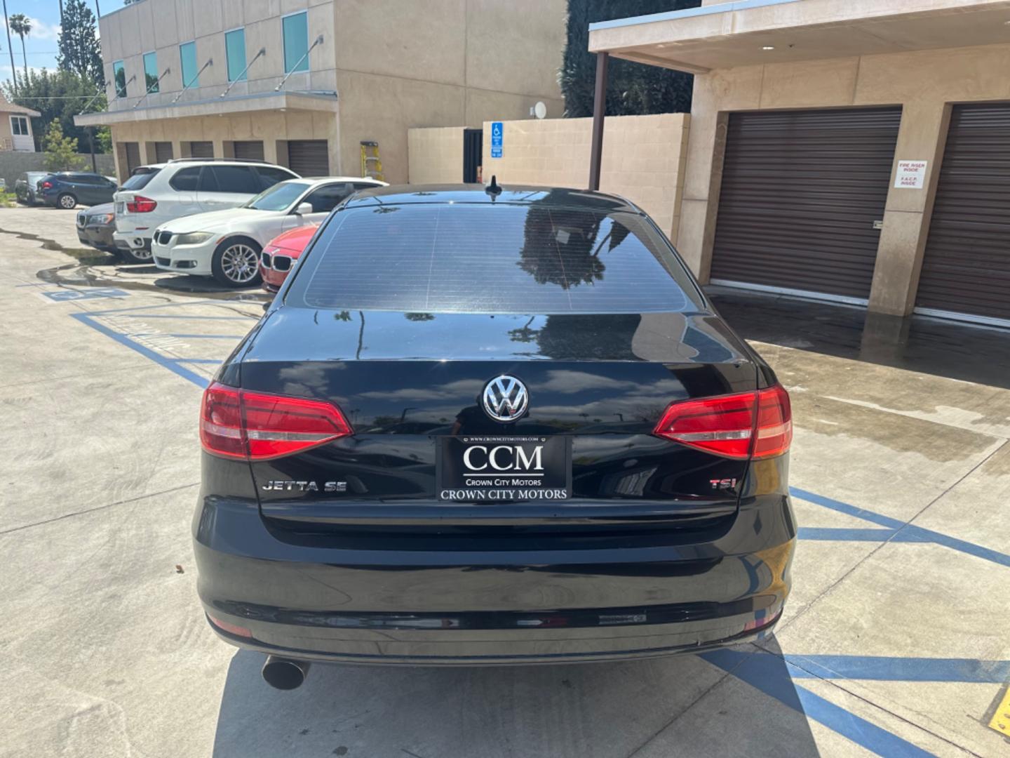 2015 Black /Black Volkswagen Jetta SE 5M (3VWD17AJ4FM) with an 1.8L L4 DOHC 20V engine, Automatic transmission, located at 30 S. Berkeley Avenue, Pasadena, CA, 91107, (626) 248-7567, 34.145447, -118.109398 - Black on Black! Premium Wheels! The 2015 Volkswagen Jetta SE encapsulates the ideal blend of contemporary design, advanced features, and the reliable performance Volkswagen is renowned for. Its sleek contours and sophisticated aesthetics reflect urban sensibilities, making it perfect for city drive - Photo#3